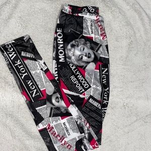 Great condition super fun Marilyn Monroe leggings